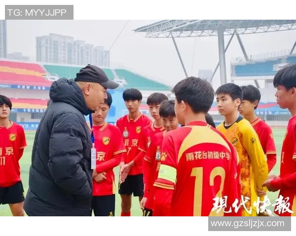 南京极限运动队创新边路渗透战术探索与实践的深度分析 南京极限运动队创新边路渗透战术探索与实践的深度分析